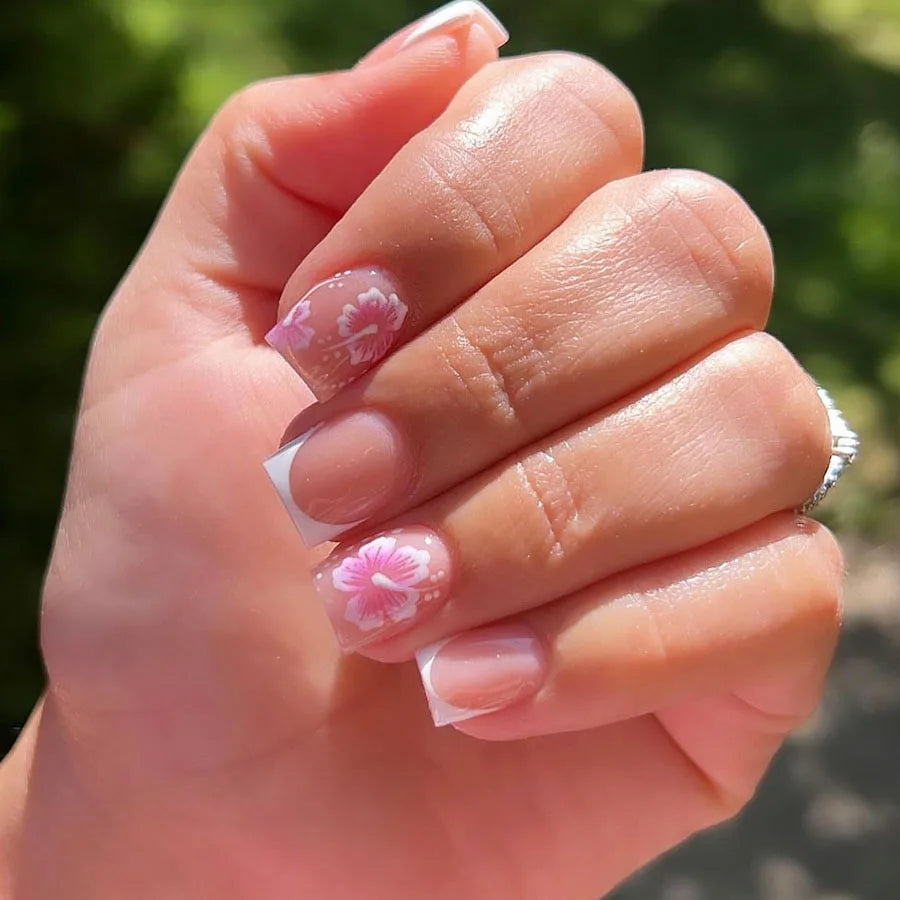 Pink French Style False Nails White Flower Printed Short Square Head Press on Nails Simple Wearable Artificial Nails Art 24Pcs