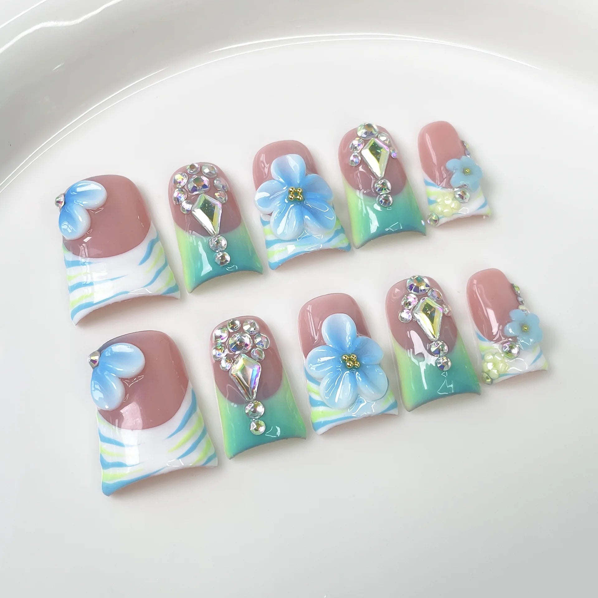 10pcs Pink Duckbill Handmade Press on Nails Art Simple White French Short Fake Nail Wearable Rhinestones Design False Nails Tips