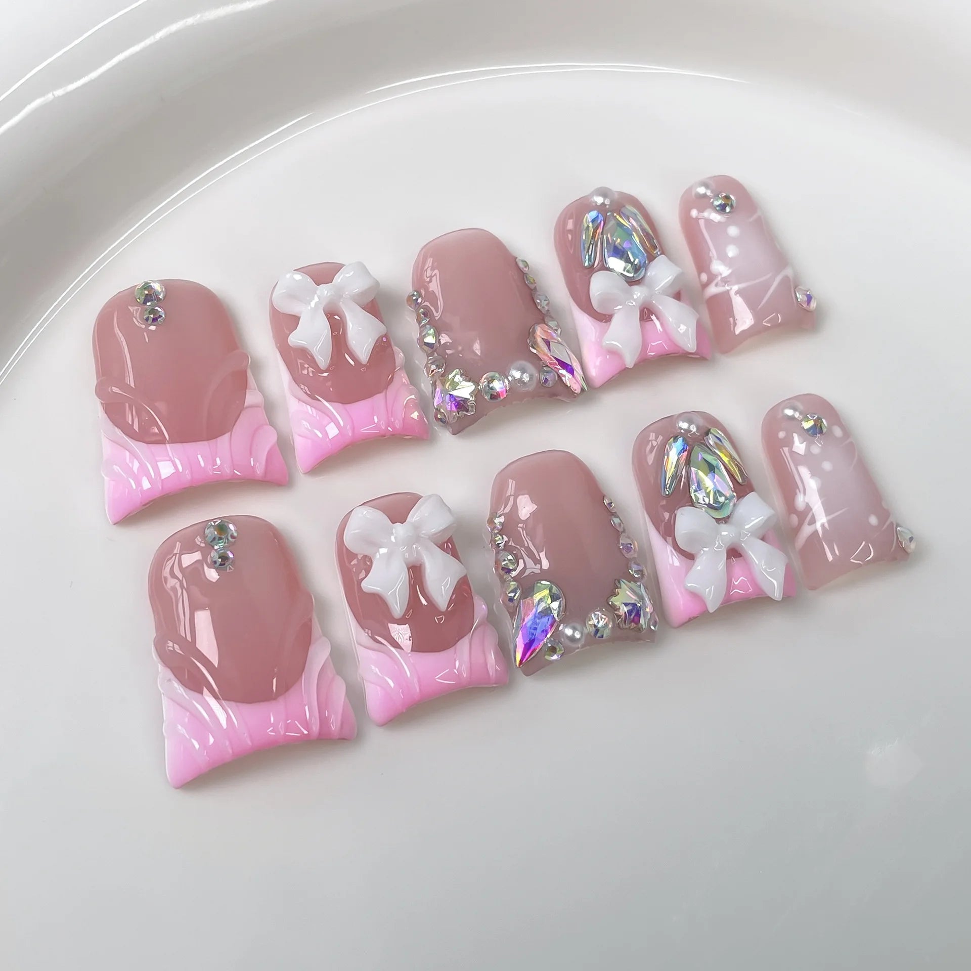 10pcs Pink Duckbill Handmade Press on Nails Art Simple White French Short Fake Nail Wearable Rhinestones Design False Nails Tips
