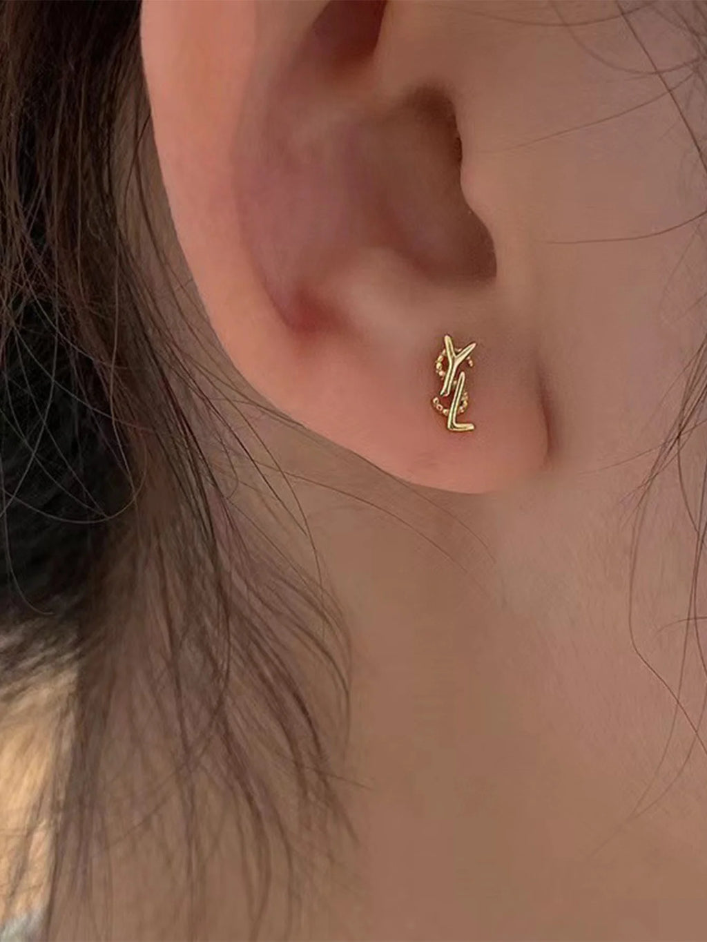 1 Pair Women’s Versatile Mini Cartilage Earrings - Minimalist Letter Design Studs Perfect for Daily Everyday Wear