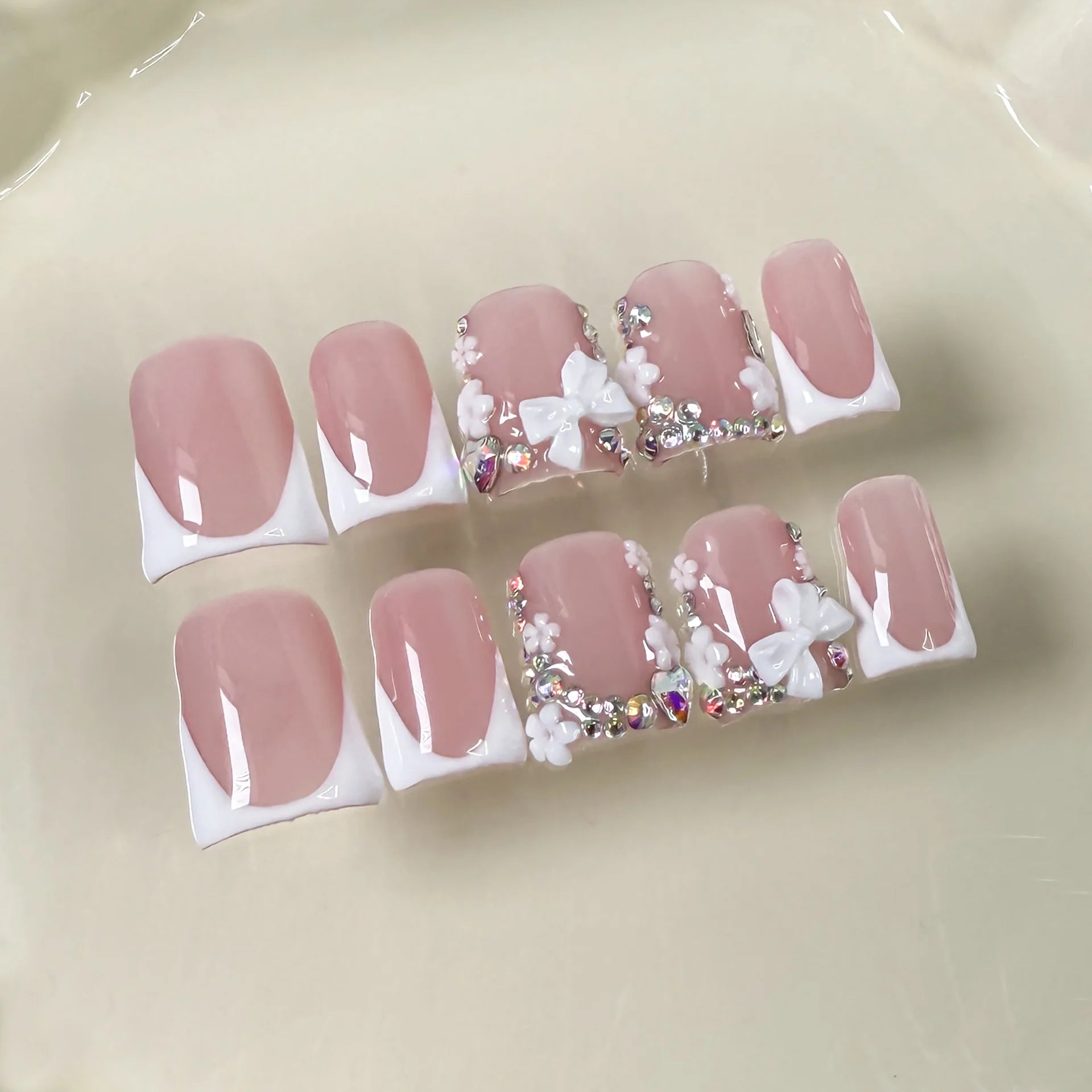10pcs Pink Duckbill Handmade Press on Nails Art Simple White French Short Fake Nail Wearable Rhinestones Design False Nails Tips