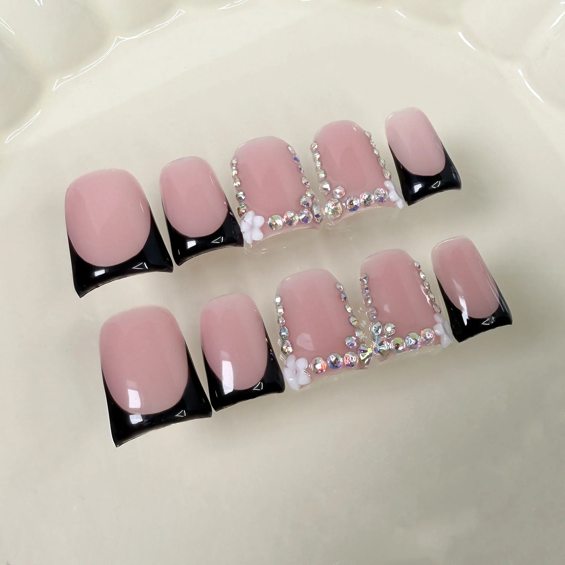 10pcs Pink Duckbill Handmade Press on Nails Art Simple White French Short Fake Nail Wearable Rhinestones Design False Nails Tips