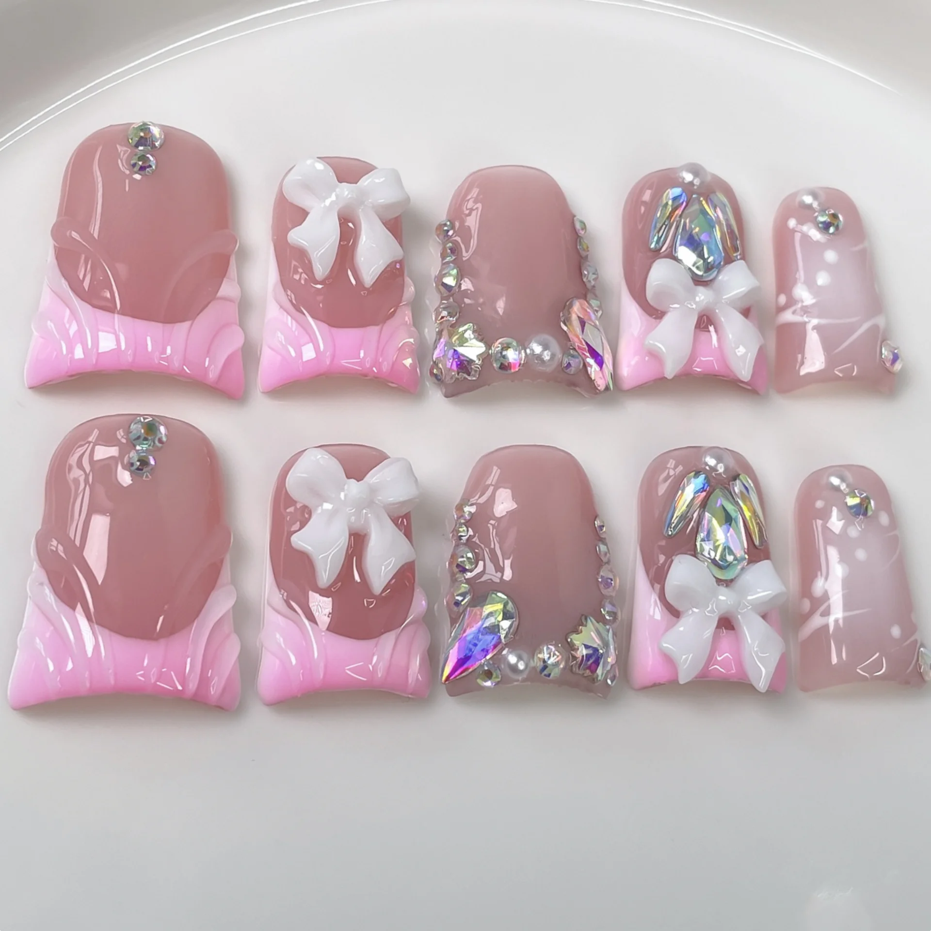 10pcs Pink Duckbill Handmade Press on Nails Art Simple White French Short Fake Nail Wearable Rhinestones Design False Nails Tips