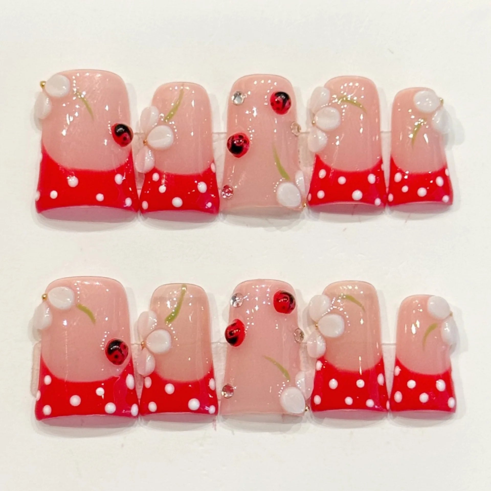 10pcs Pink Duckbill Handmade Press on Nails Art Simple White French Short Fake Nail Wearable Rhinestones Design False Nails Tips